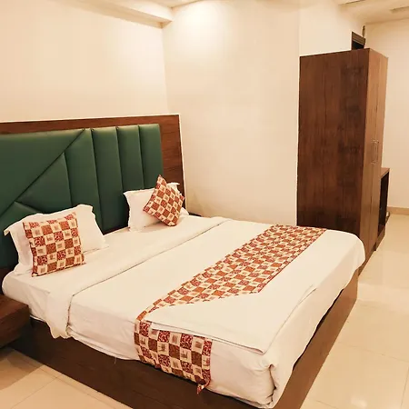 Hotel Grand Loft Plaza Near Igi Airport